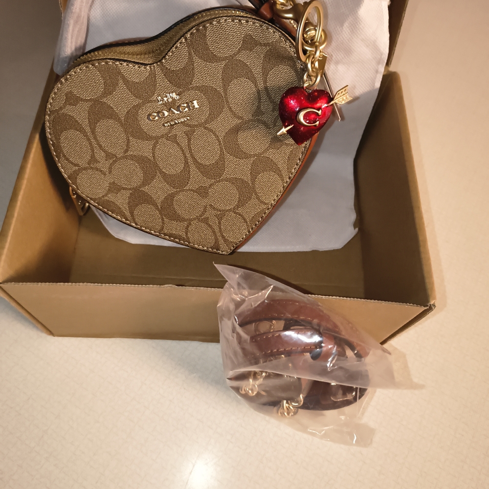 Coach Heart-Shaped Brown Tan Bag - Picture 6 of 8